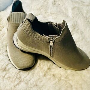 Steve Madden Gray Women's Zip-Up Sneakers